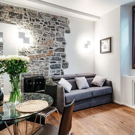 Lo Storico - The House Of Travelers شقة كومو