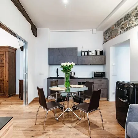 Lo Storico - The House Of Travelers *