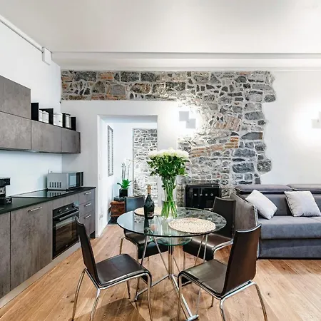 Lo Storico - The House Of Travelers *