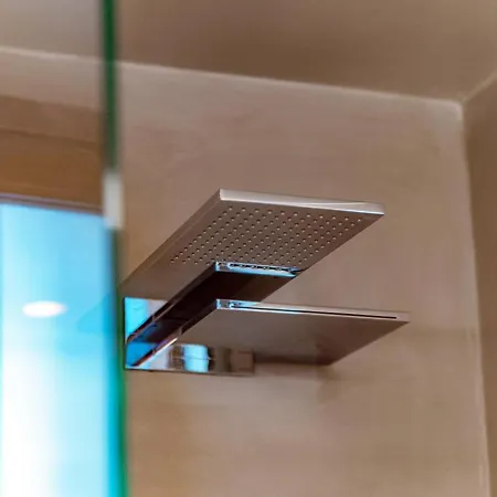 Lo Storico - The House Of Travelers *