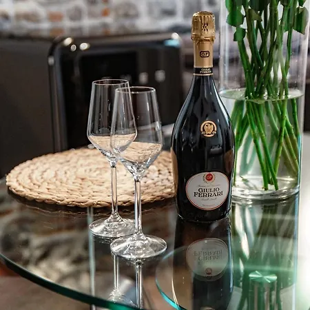 Lo Storico - The House Of Travelers Appartement *