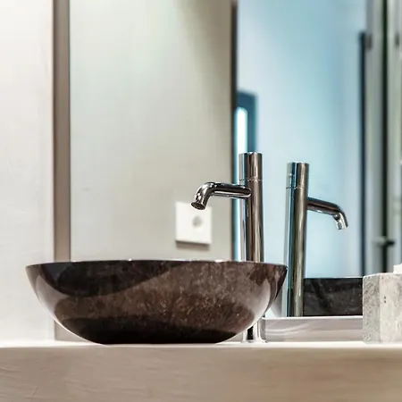 Lo Storico - The House Of Travelers *