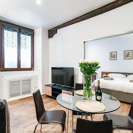 Appartement Lo Storico - The House Of Travelers *