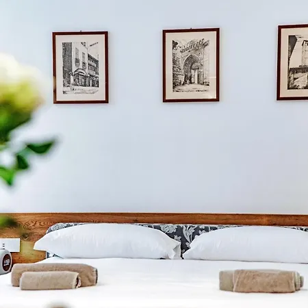 Lo Storico - The House Of Travelers