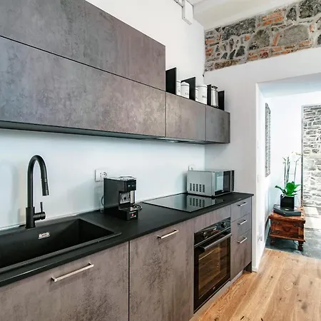 Lo Storico - The House Of Travelers *