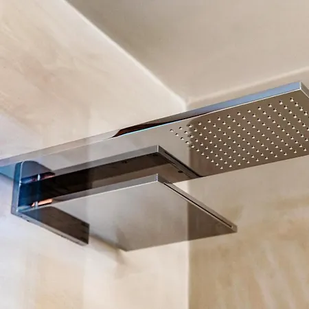 Lo Storico - The House Of Travelers شقة