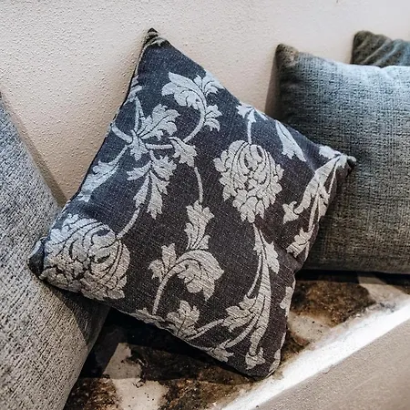 Lo Storico - The House Of Travelers Appartement *