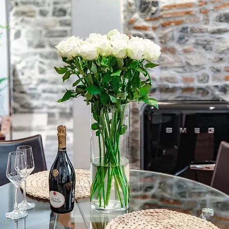 Lo Storico - The House Of Travelers شقة كومو