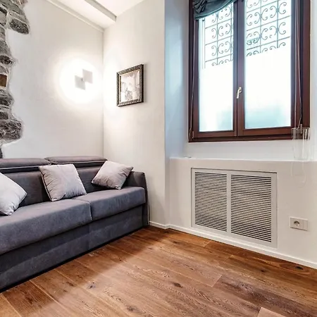 Lo Storico - The House Of Travelers شقة *